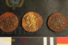 Trei monede recuperate de pe epava legendarului galion San José (© Dirección General Marítima)