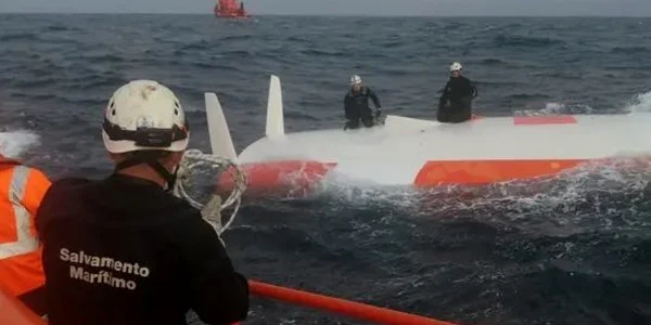 salvare ambarcatiune rasturnata atlantic 