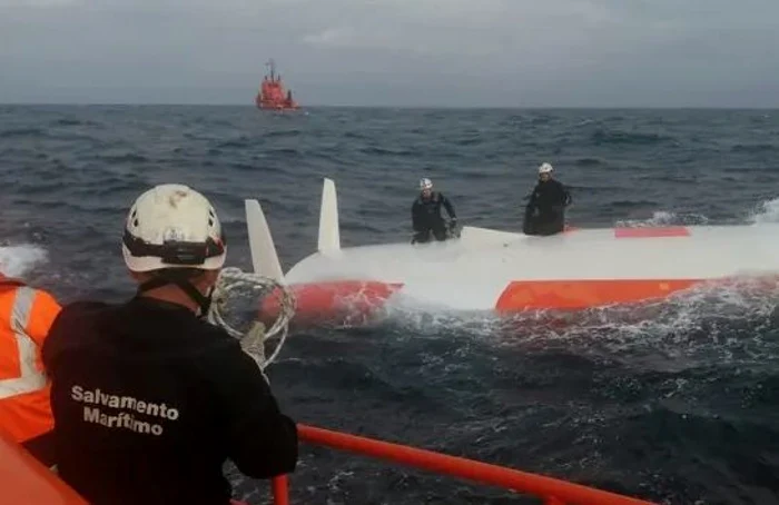 salvare ambarcatiune rasturnata atlantic