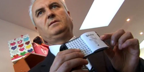 Cinci ani s-a lucrat la Biblia microscopică