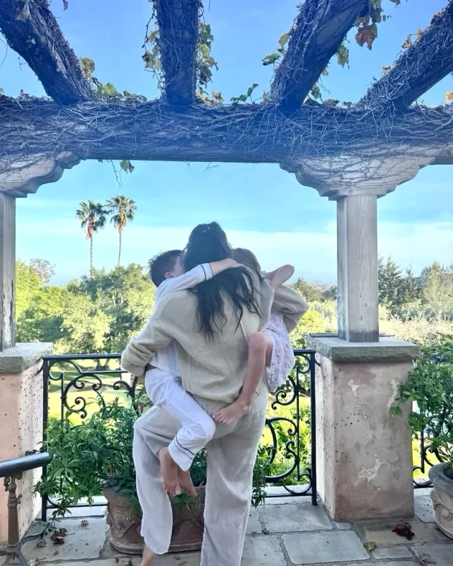 Meghan cu copiii Archie și Lilibet