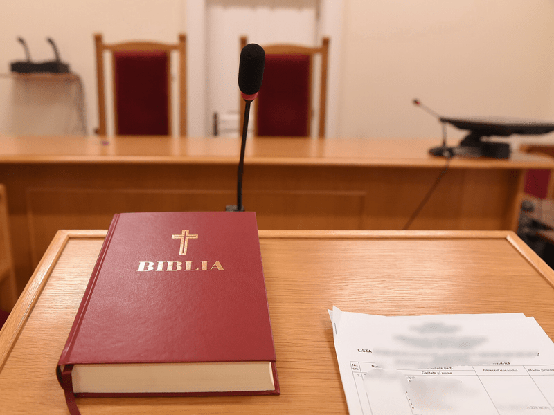 Condamnat penal şi obligat la despăgubiri pentru spionarea soţiei. Cum l-a demascat femeia