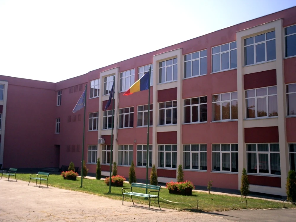 Perchezitii la Liceul Gheorghe Şincai Tg. Mures FOTO http://www.sincaitgm.ro/