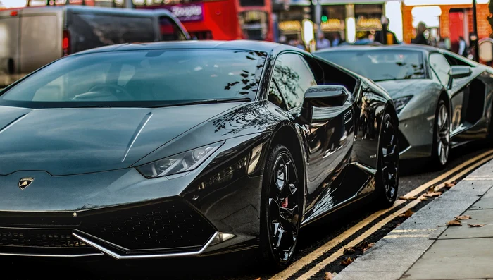 Un Lamborghini Huracan costă 250.000 de dolari