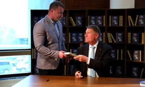 klaus iohannis  marian godina lansare carte jpeg