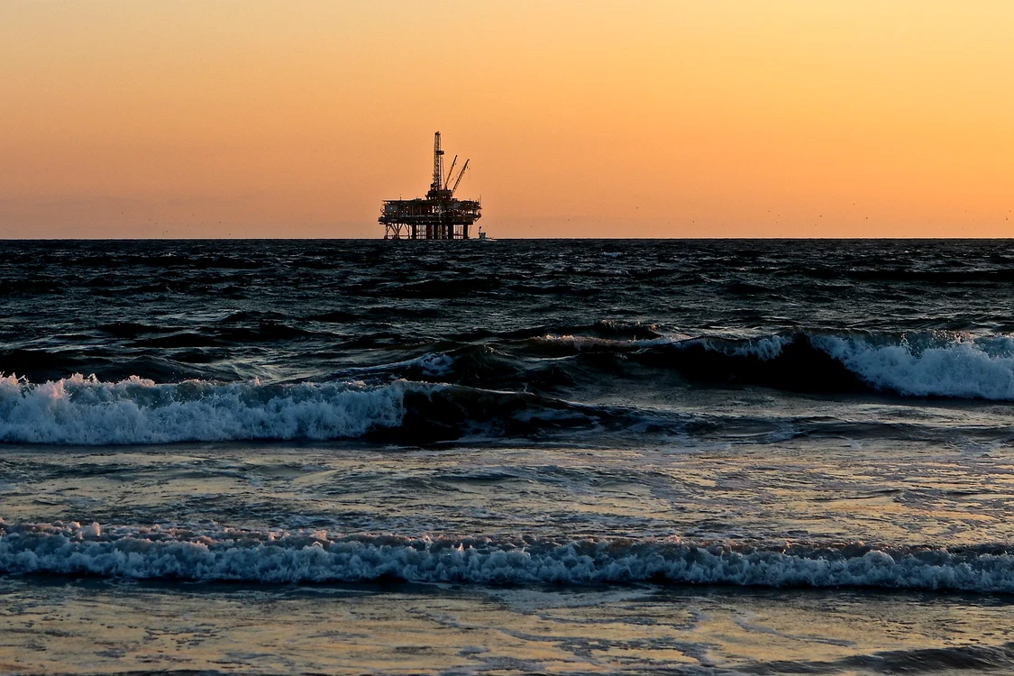 Pentru a putea fi aduse pe uscat, gazele offshore au nevoie de un gazoduct submarin. Foto: Pixabay