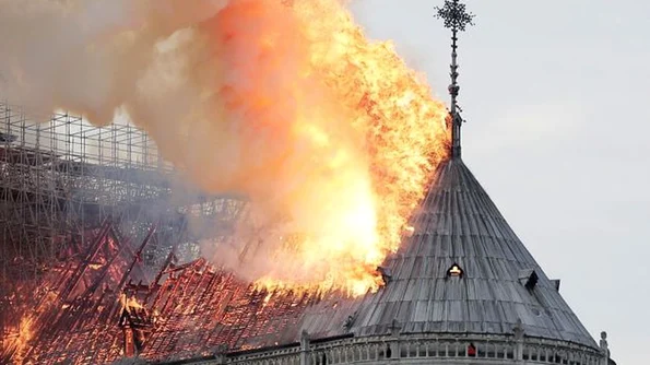 Procurorul Republicii Franceze, ipoteză inedită: «Cinci companii lucrau la renovarea Catedralei Notre Dame Toți angajații sunt audiați» jpeg