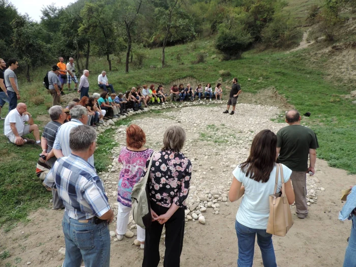 Zeci de geologi au participat la schimbul de experienţă în Ţara Haţegului.