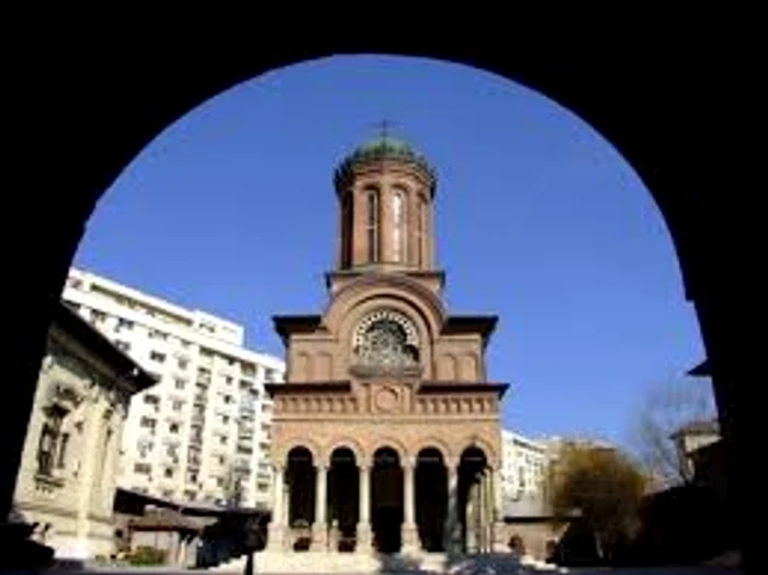 La Mănăstirea Antim din București, un lăcaș de cult ortodox, credincioșii se roagă mai ales atunci când trebuie să-și rezolve o problemă esențială de viață.