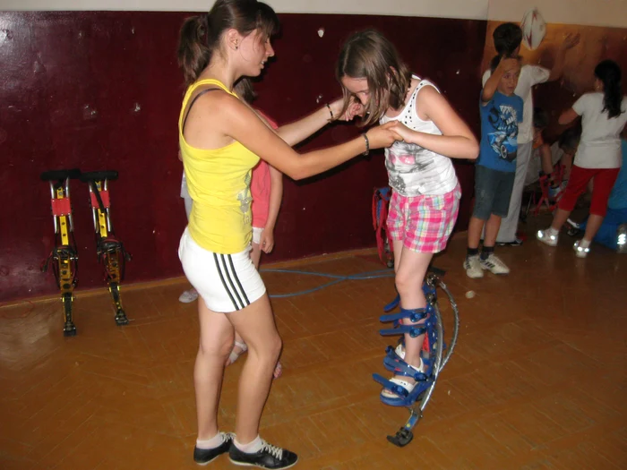 Oră de sport cu picioroange