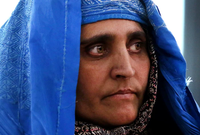 Sharbat Gula, fotografiată în decembrie 1984, pe când avea 12