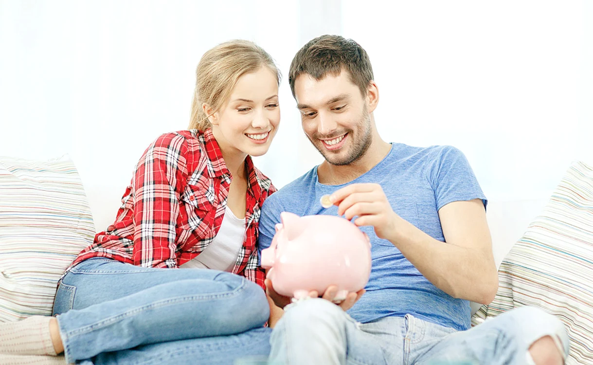 Salariul minim brut pe economie creşte începând cu 1 mai de la 1.050 de lei la 1.250 de lei