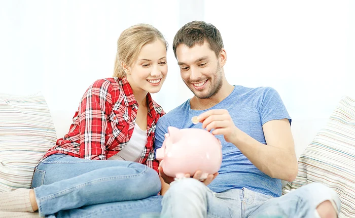 Salariul minim brut pe economie creşte începând cu 1 mai de la 1.050 de lei la 1.250 de lei