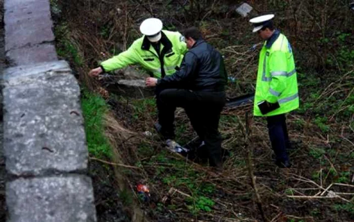 Poliţiştii continuă cercetările pentru a afla cauza exactă a producerii accidentului