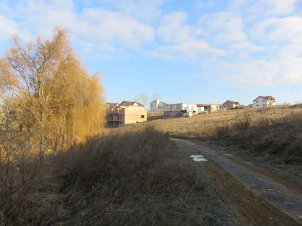 Drum de pământ ce urmează a fi modernizat prin noul proiect