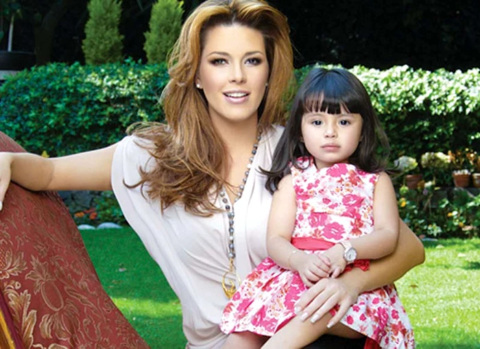 Alicia, alături de fiica ei, Dinorah Valentina