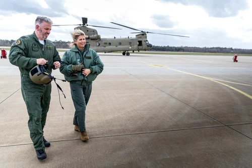 Regina Maxima a Olandei la un exerciţiu militar