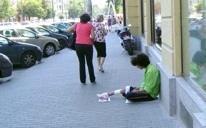 Persoanele necunoscute care practică cerşetoria pot fi întâlnite la orice colţ de stradă...