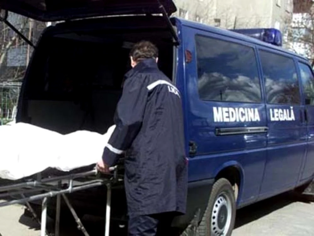 Trupul femeii a fost
transportat la Serviciul de Medicină Legală pentru efectuarea autopsiei. FOTOArhivă.
