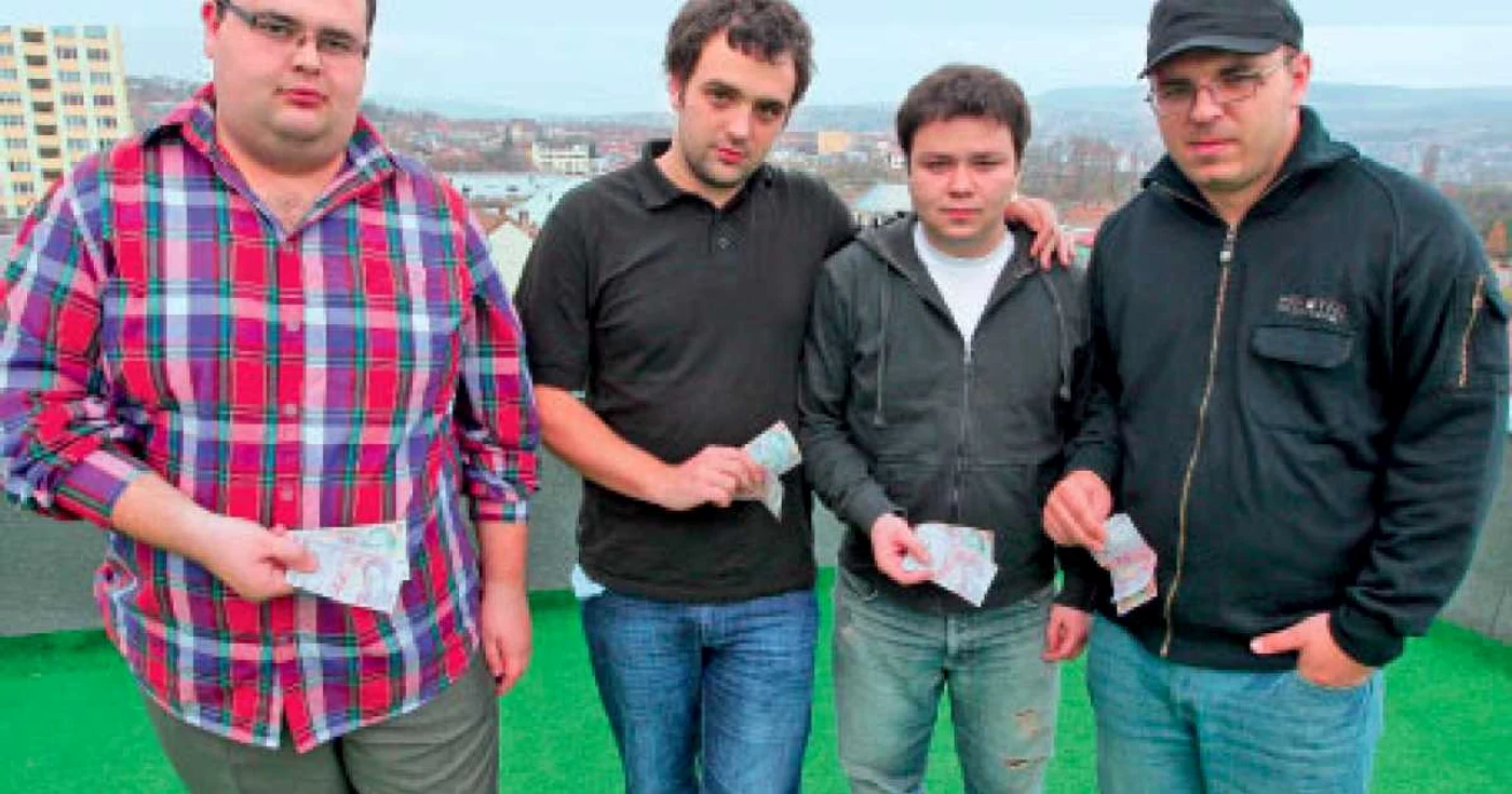 Andrei Muntean (stânga), Robert Kovacs, Sorin Parpucea şi Bogdan Cardoş  