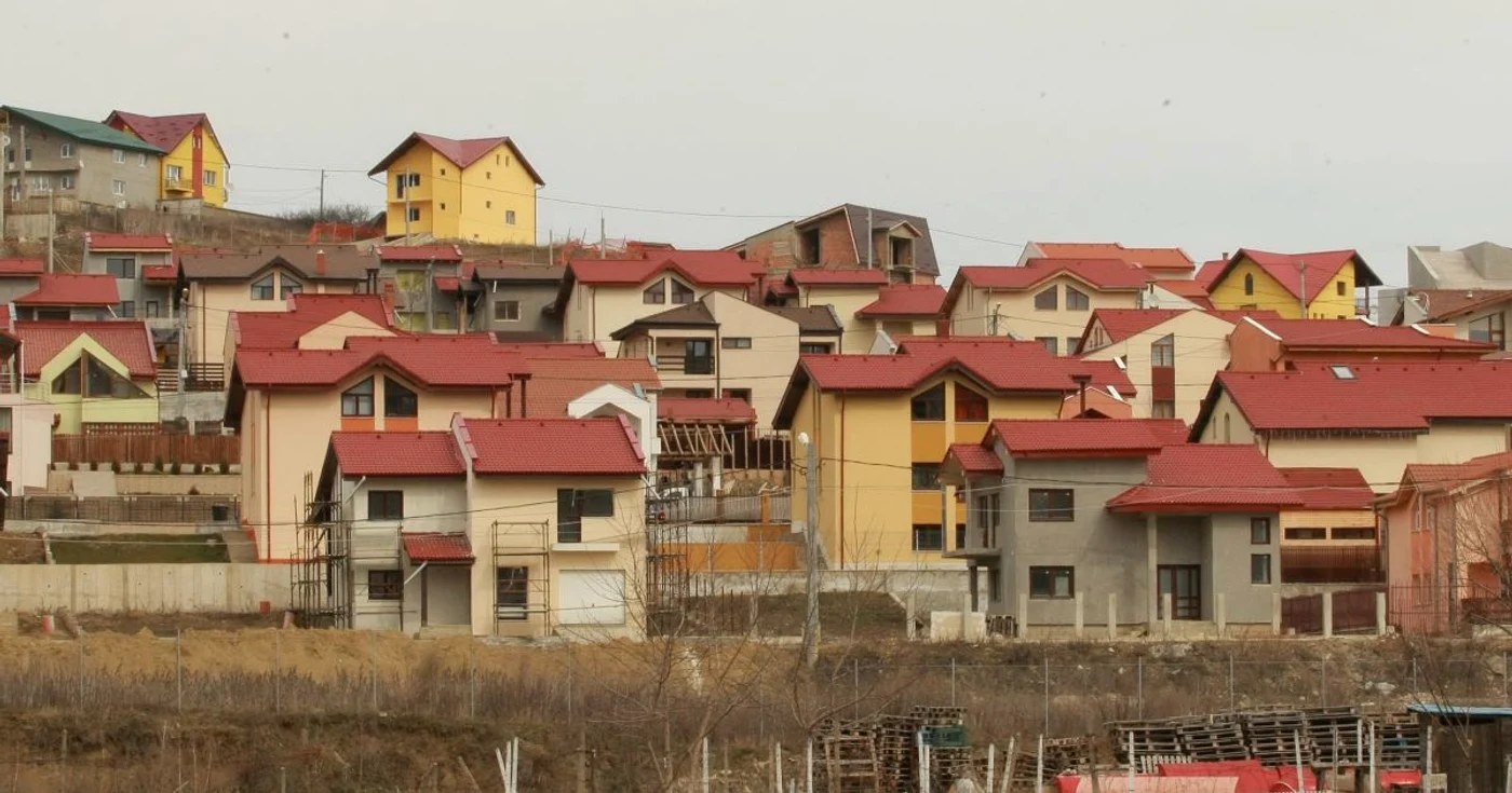Casele din zona Bucium sunt accesibile doar pentru cei înstăriţi