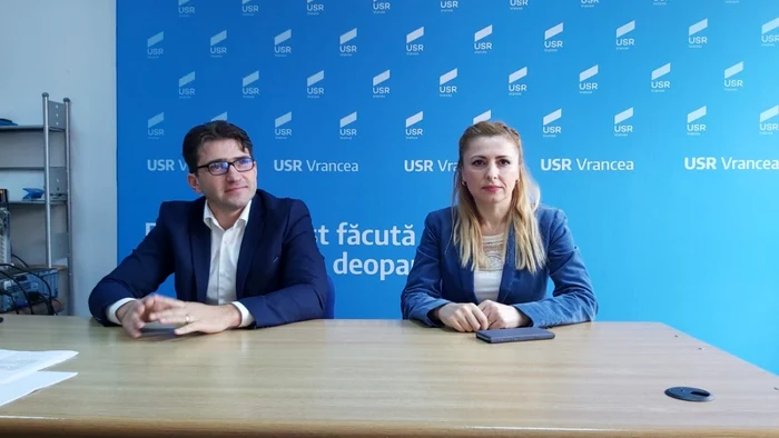 Liviu Macovei, preşedinte USR Focşani şi Alexandra Tătaru, membru în Biroul Local USR Focşani