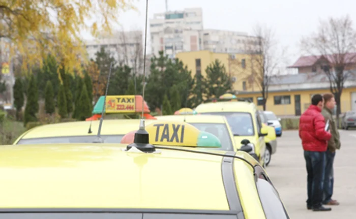 Taximetriştii promit „discuţii“ pe marginea acţiunilor autorităţilor