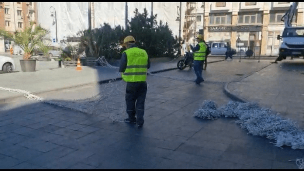 Primăria care sfidează criza energetică. La Craiova, luminițele de Crăciun se aprind din 11 noiembrie