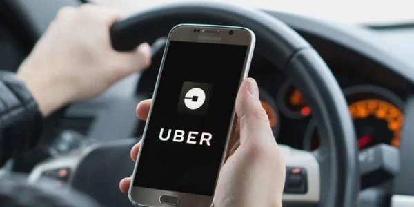 Aplicatie UBER foto news.ro