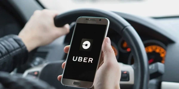 Aplicatie UBER foto news.ro