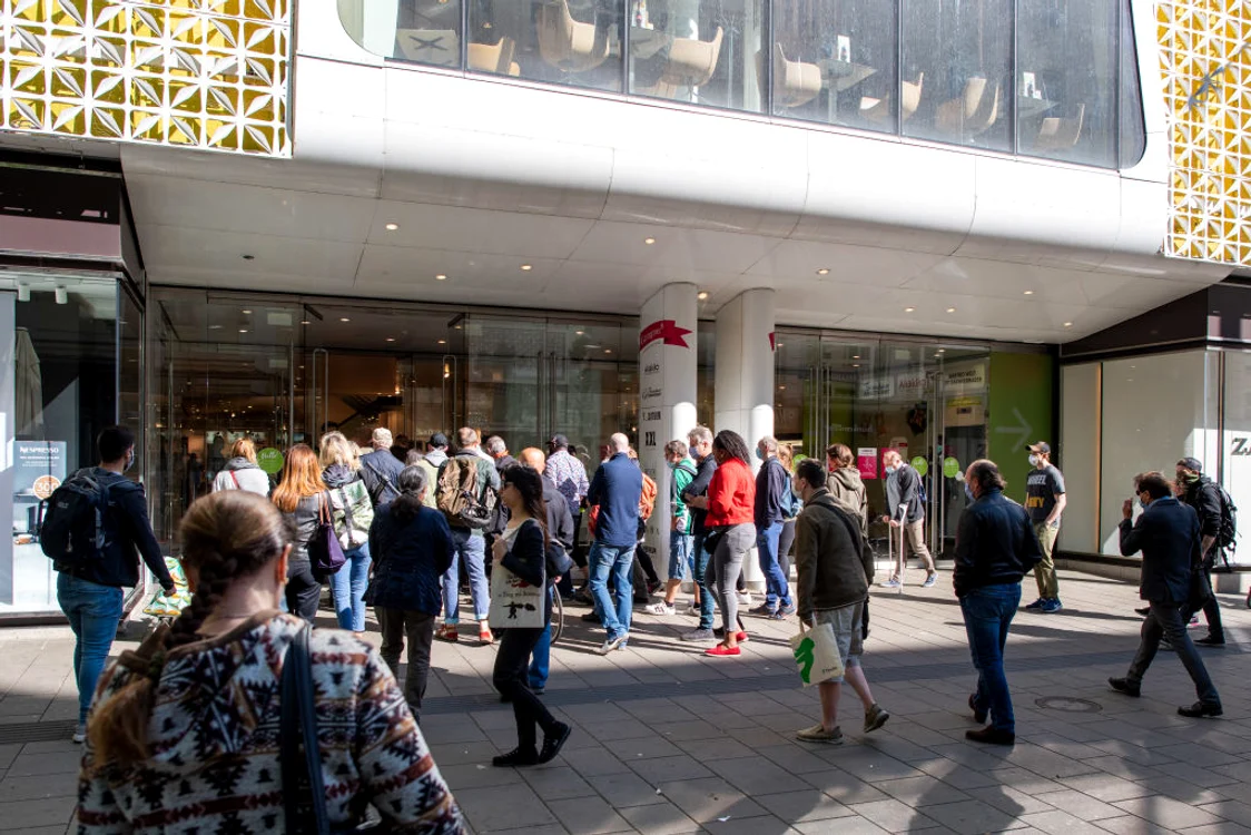 În Viena s-a dat liber la shopping și în marile centre comerciale