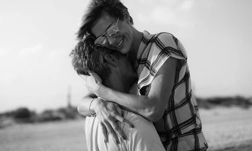 Roxana Ciuhulescu a venit din Thailanda (4) jpeg