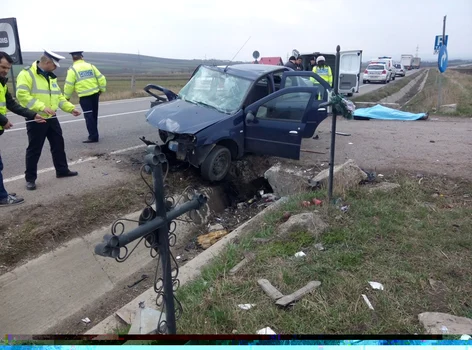 O femeie a murit într-un teribil accident produs în Suceava. FOTO Dănuţ Zuzeac