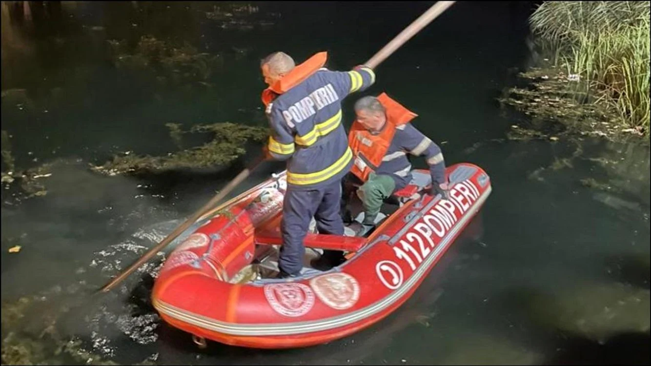 Pompierii au scos cadavrul din apă FOTO arhivă