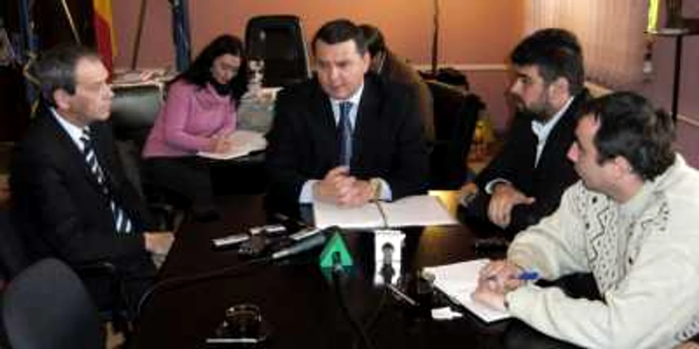 Primarul a anunţat în conferinţă că recurge la credit