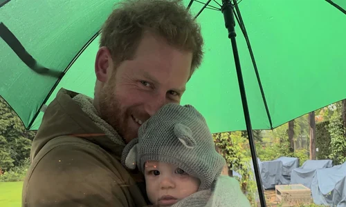 Prințul Harry cu Prințul Archie  foto   Profimedia jpg