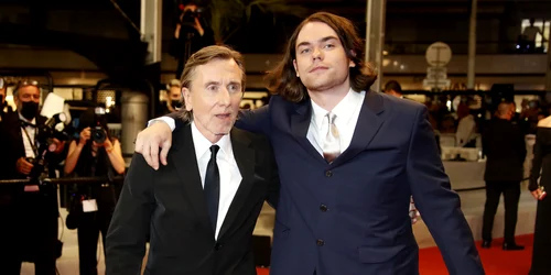Tim Roth alături de fiul său la festivalul de film de la Cannes din 2021 FOTO EPA-EFE