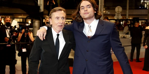 Tim Roth alături de fiul său la festivalul de film de la Cannes din 2021 FOTO EPA-EFE