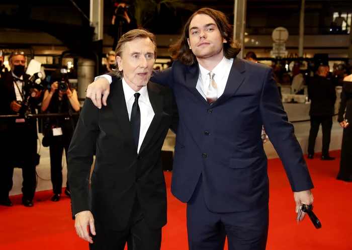 Tim Roth alături de fiul său Michael Cormac la festivalul de film de la Cannes din 2021 FOTO EPA-EFE