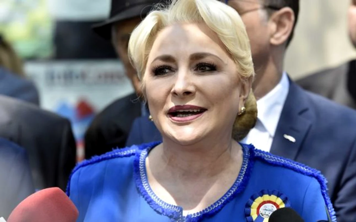 
    Preşedintele PSD, Viorica Dăncilă, a afirmat miercuri seară la Digi 24 că, dacă nu va ajunge în turul doi, îşi va da demisia.Foto: gov.ro  
