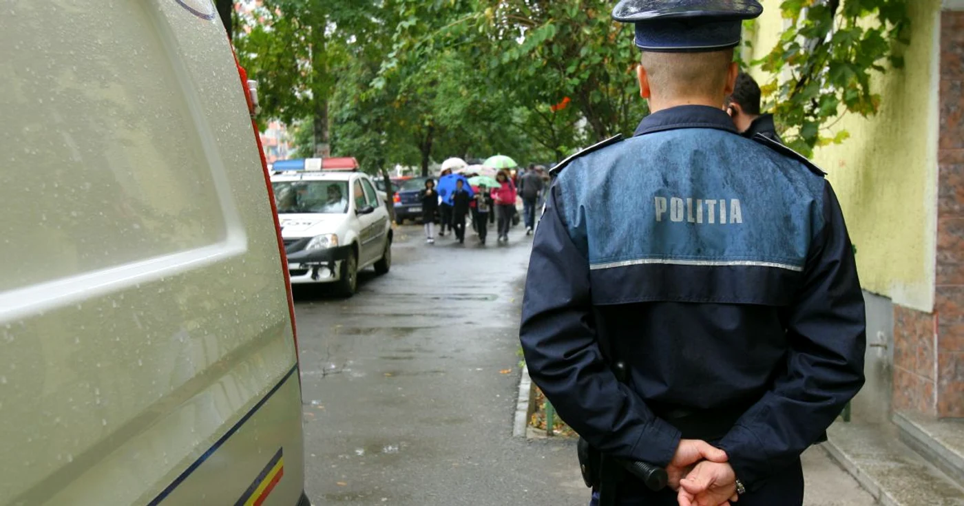 Ofiţerul a fost reţinut pentru 24 de ore. FOTO: Arhivă