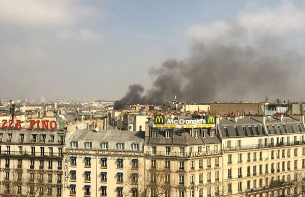 O explozie s-a produs vineri în capitala Franţei Foto: Twitter