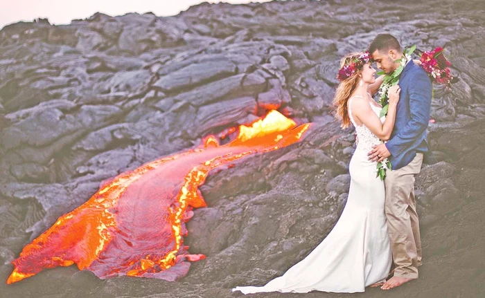 
    Lauren şi Alexander Michaels şi-au jurat credinţă veşnică lângă vulcanul Kilauea, din HawaiiFoto: profimedia  