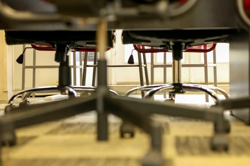 Spatele tău merită mai mult: Descoperă revoluția confortului cu scaune ergonomice