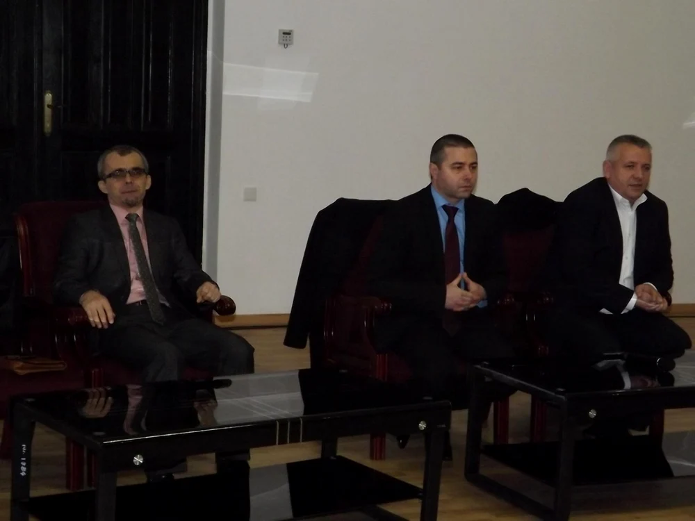 Sorin Vidan (FOTO stanga) alaturi de conducerea Primariei Turnu Severin FOTO Alexandra Georgescu