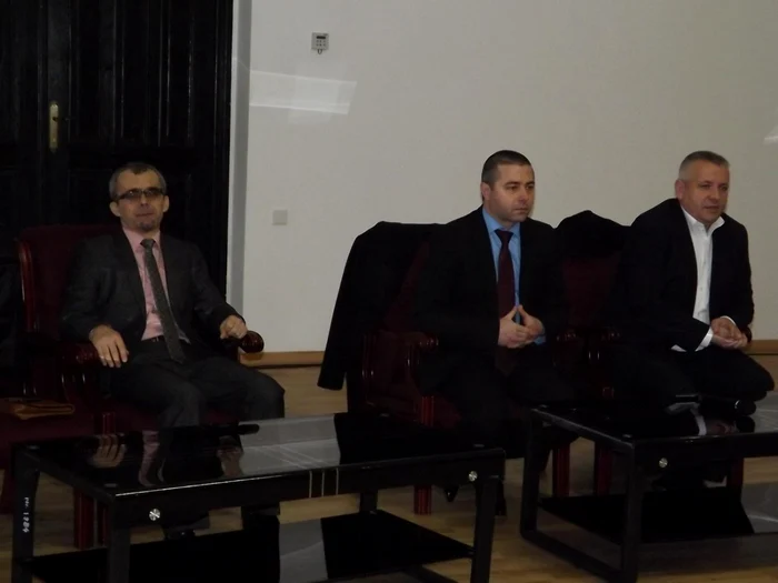 Sorin Vidan (FOTO stanga) alaturi de conducerea Primariei Turnu Severin FOTO Alexandra Georgescu