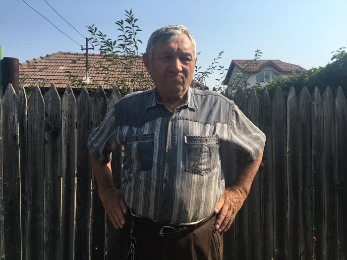 "Câinele sărea pe poartă în sus", povesteşte Marian Bălan, cel care a împuşcat animalul agresiv