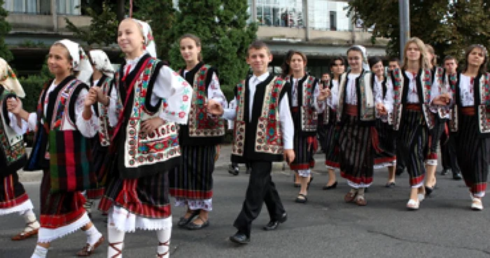 Iaşi: Paradă populară la Festivalul „Cătălina“