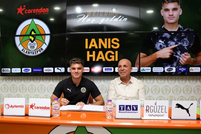 Ianis, astăzi, la semnarea contractului