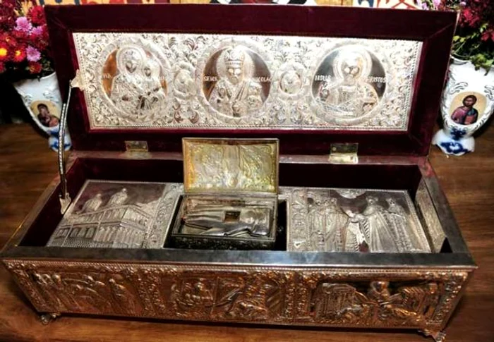 
    Moaştele Sfântului Nicolae sunt depuse la biserica "Sfântul Gheorghe cel Nou" din Bucureşti  